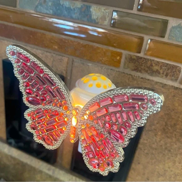 Bath & Body Works Wallflower Pink Butterfly Plug In Light Up - Picture 2 of 9